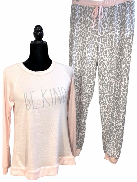 Rae Dunn Other - 🆕WOT RAE DUNN 2-piece Pajamas ~ BE KIND~in Blush Pink & Soft Grey Animal Print